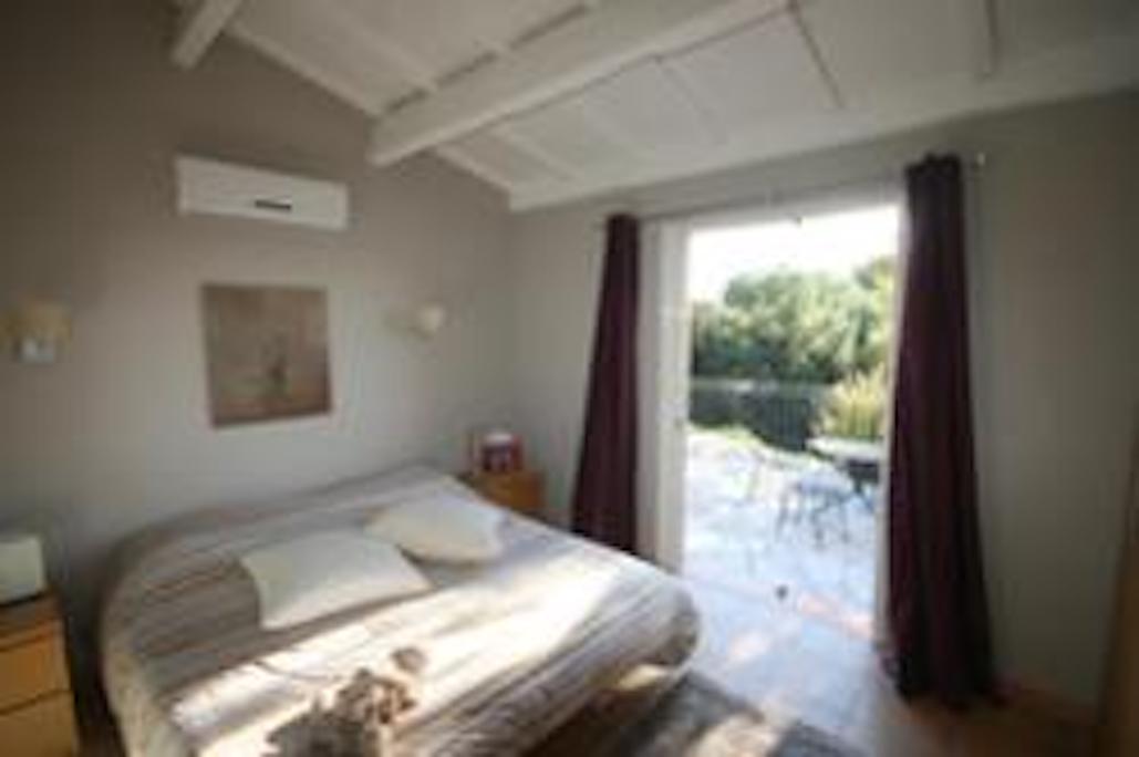 bedroom1 (1)
